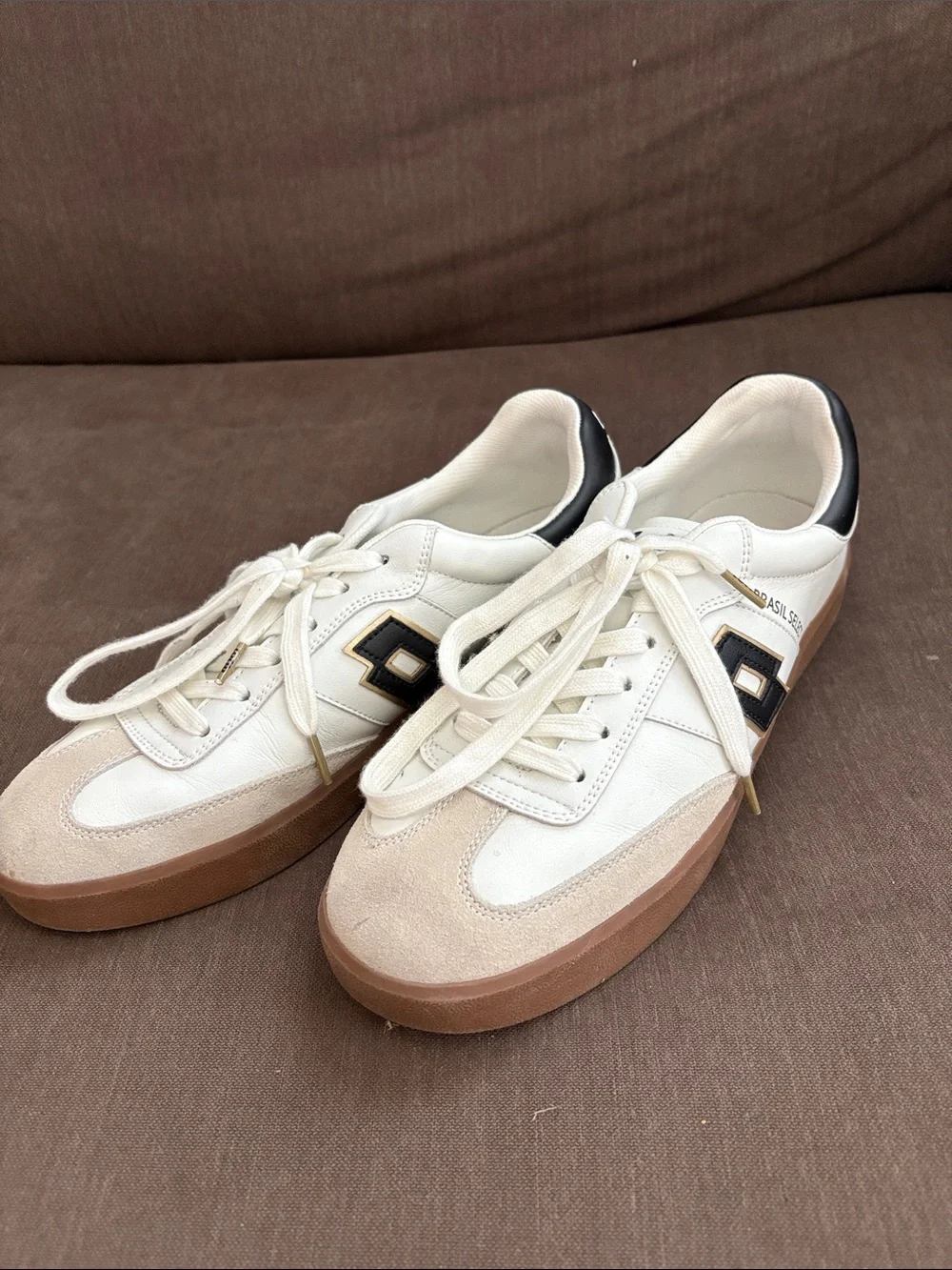 Men's Low-Top Sneakers in White and Brown with Black Heel Accent